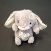 Breloc Iepuraș de pluș gri cu inimă strălucitoare – 14cm